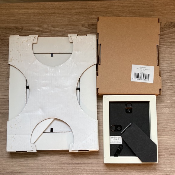 Three white frames one with shells bundle - Picture 4 of 13